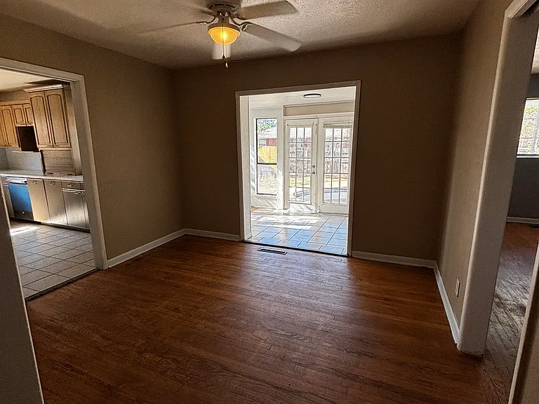 1505 Carlisle Ct — Photo 9