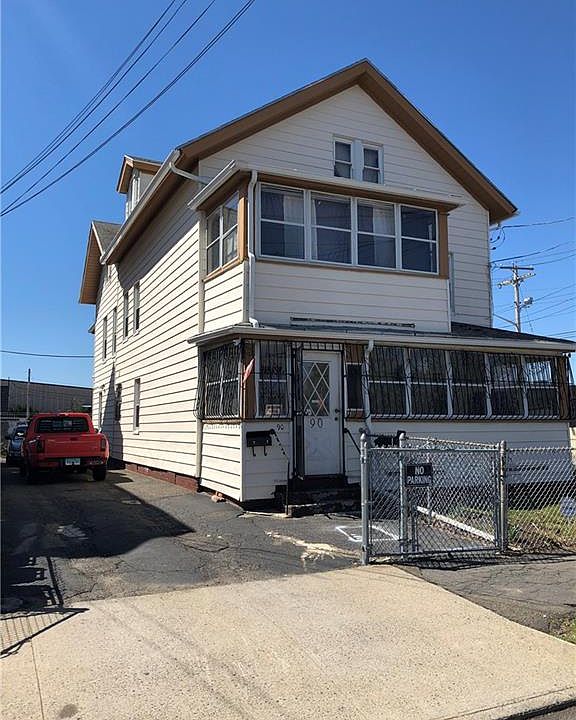 2nd image of 90 Deacon St