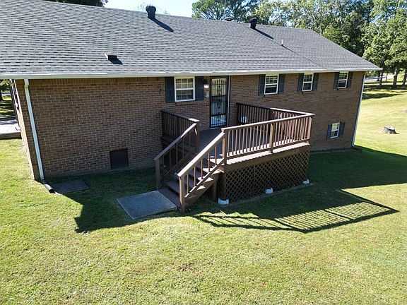 4th image of 2055 Chisholm Rd