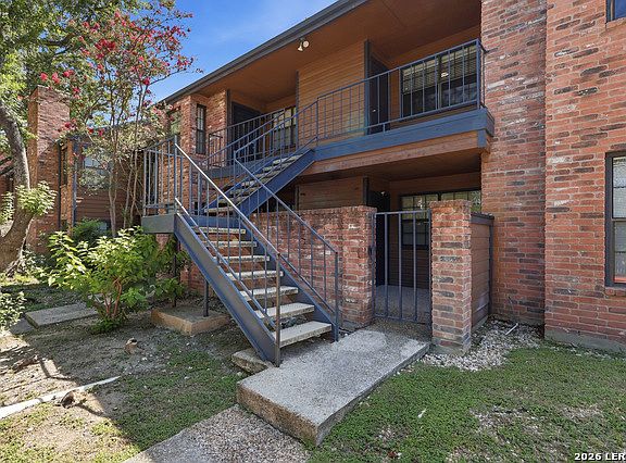 3rd image of 4803 Hamilton Wolfe Rd #924