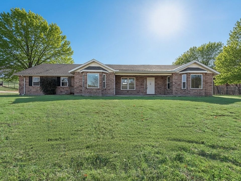 1st image of 209 N Remuda Ct