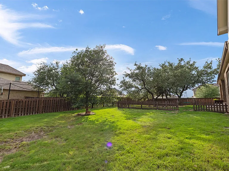 415 Bitterroot Ln — Photo 33