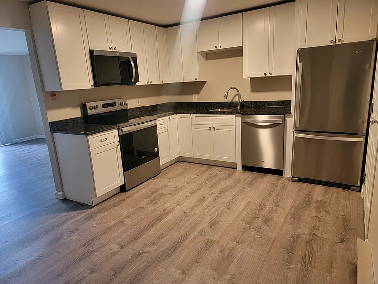 12 E Side Dr #B3-20 — Photo 1