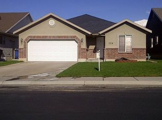 724 N Stonne Ln, Kaysville, UT 84037