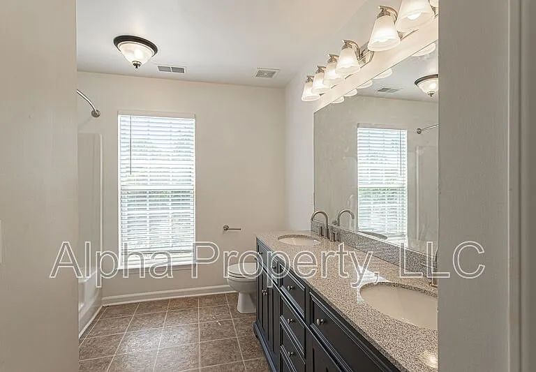 261 Highgate Cir — Photo 23
