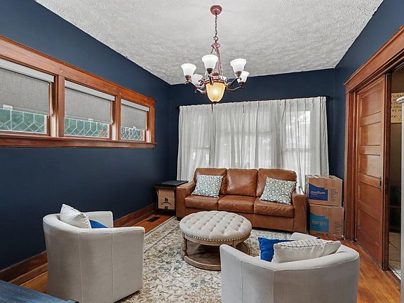 3rd image of 115 E Elm St