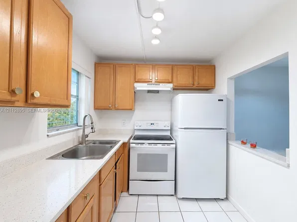 1638 Embassy Dr, West Palm Beach, FL