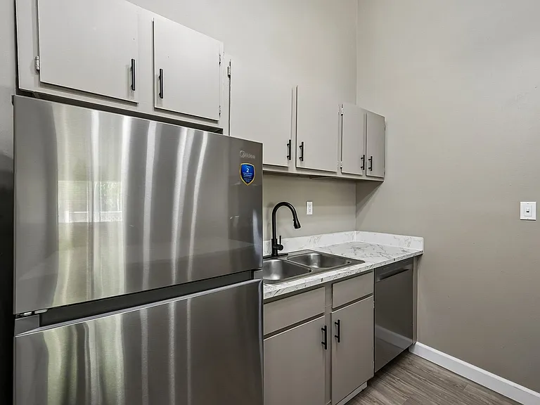 Abbington Village Apartments — Photo 29