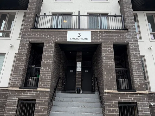 3 Bancroft Ln #202, Richmond Hill, ON L4E 1M1