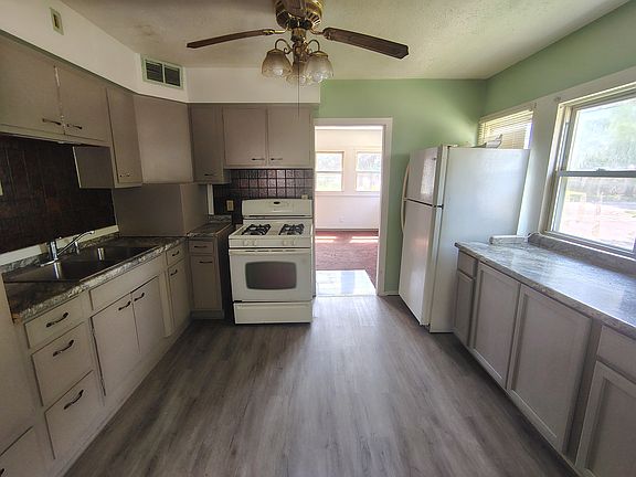 4th image of 2027 Sharon Ave