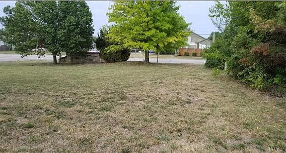 5th image of 109 W Colleen Dr