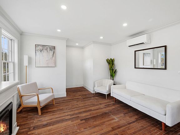 4th image of 2 Railroad Ave #1