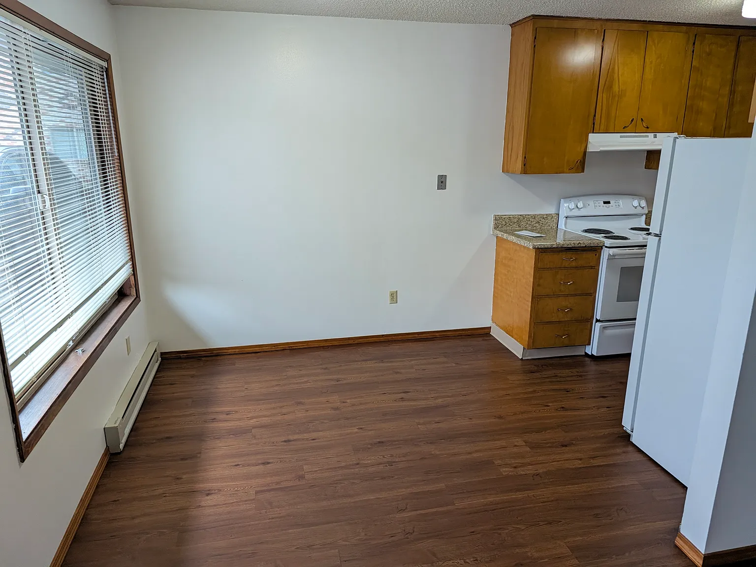2 bed, 900 sqft, $1,200 — Photo 2