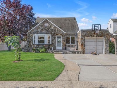 5 Avon Road, New Hyde Park, NY, 11040