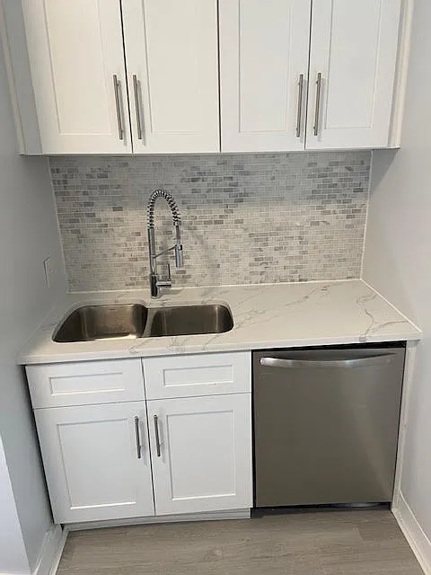 6 bed, 2700 sqft, $4,710 — Photo 1