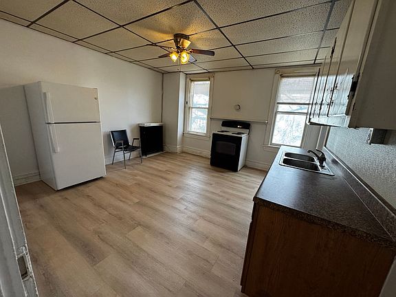 4th image of 302-304 S 5th St Suite 438