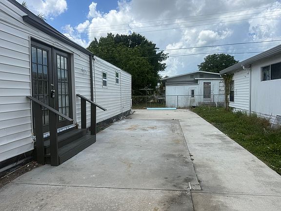 5th image of 512 51st Avenue Dr W