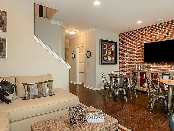 5th image of 211 Lionel Dr Unit 7402