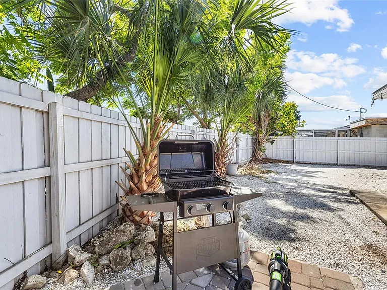 2082 Orchid St — Photo 17