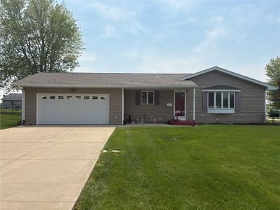 207 5th St E, Newhall, IA, 52315