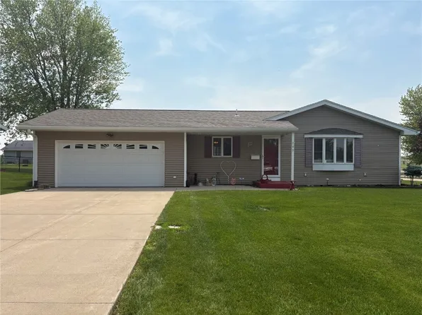 207 5th St E, Newhall, IA 52315