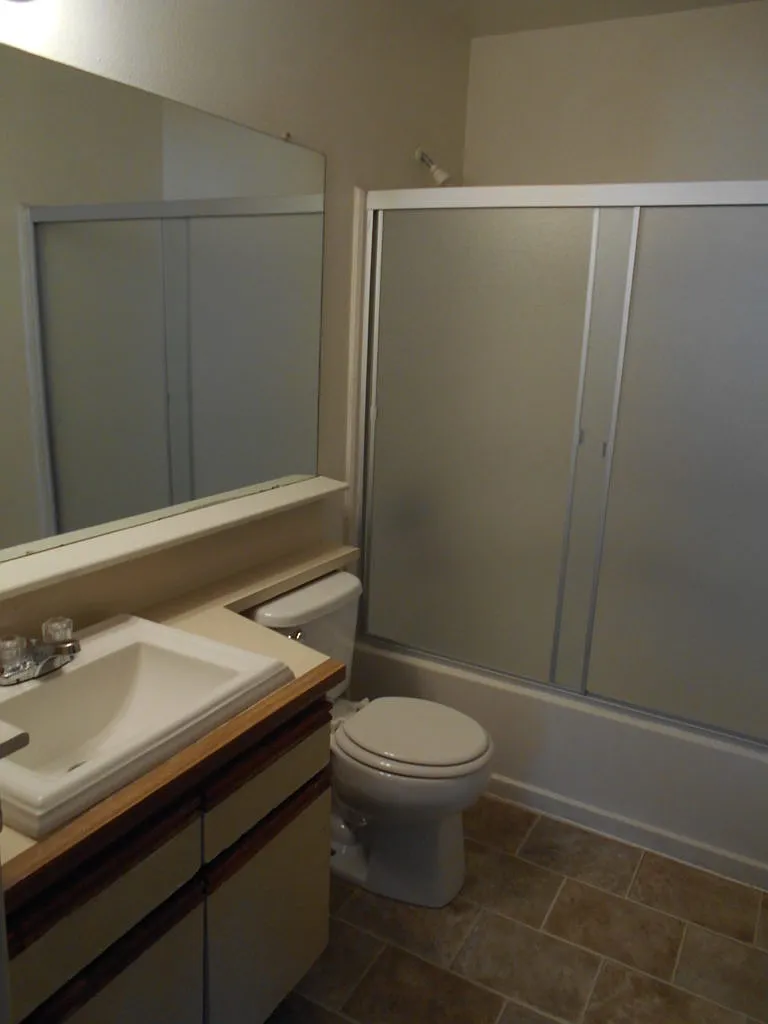 2 bed, 4268 sqft, $1,650 — Photo 4