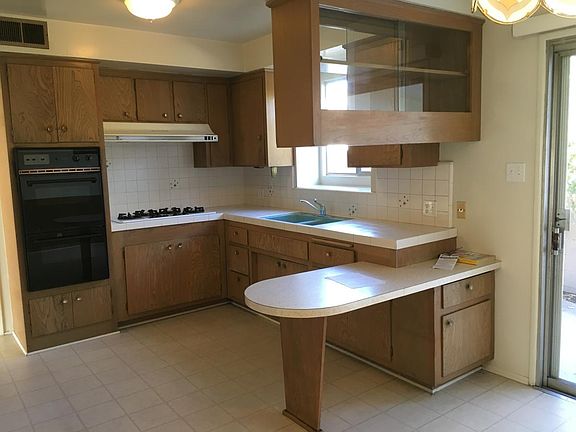 2nd image of 16511 La Salle Ave #A