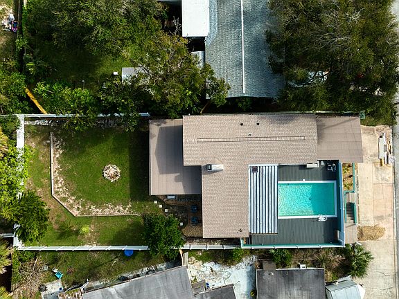 3rd image of 301 Manhattan Ave