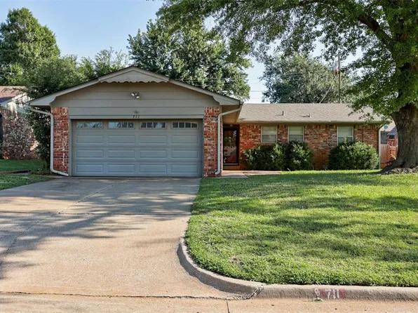 711 E 27th Pl, Edmond, OK 73013