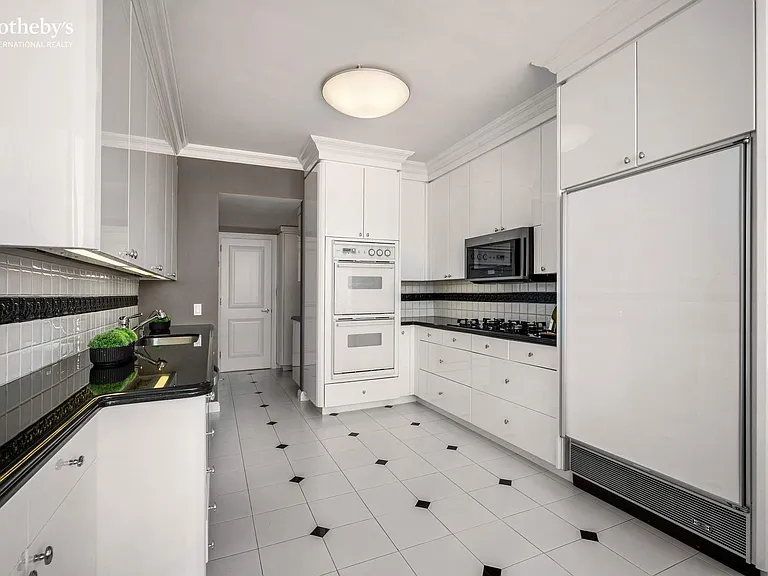 860 United Nations Plz #Penthouse 37/38b — Photo 7