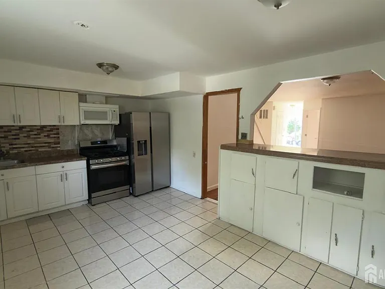 690 W Side Ave — Photo 5