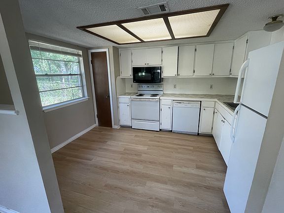 2nd image of 300 Craddock Ave