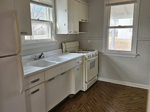 2nd image of 945 E Ferguson Ave