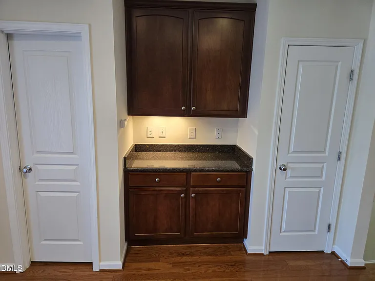 329 Kinellan Ln — Photo 8