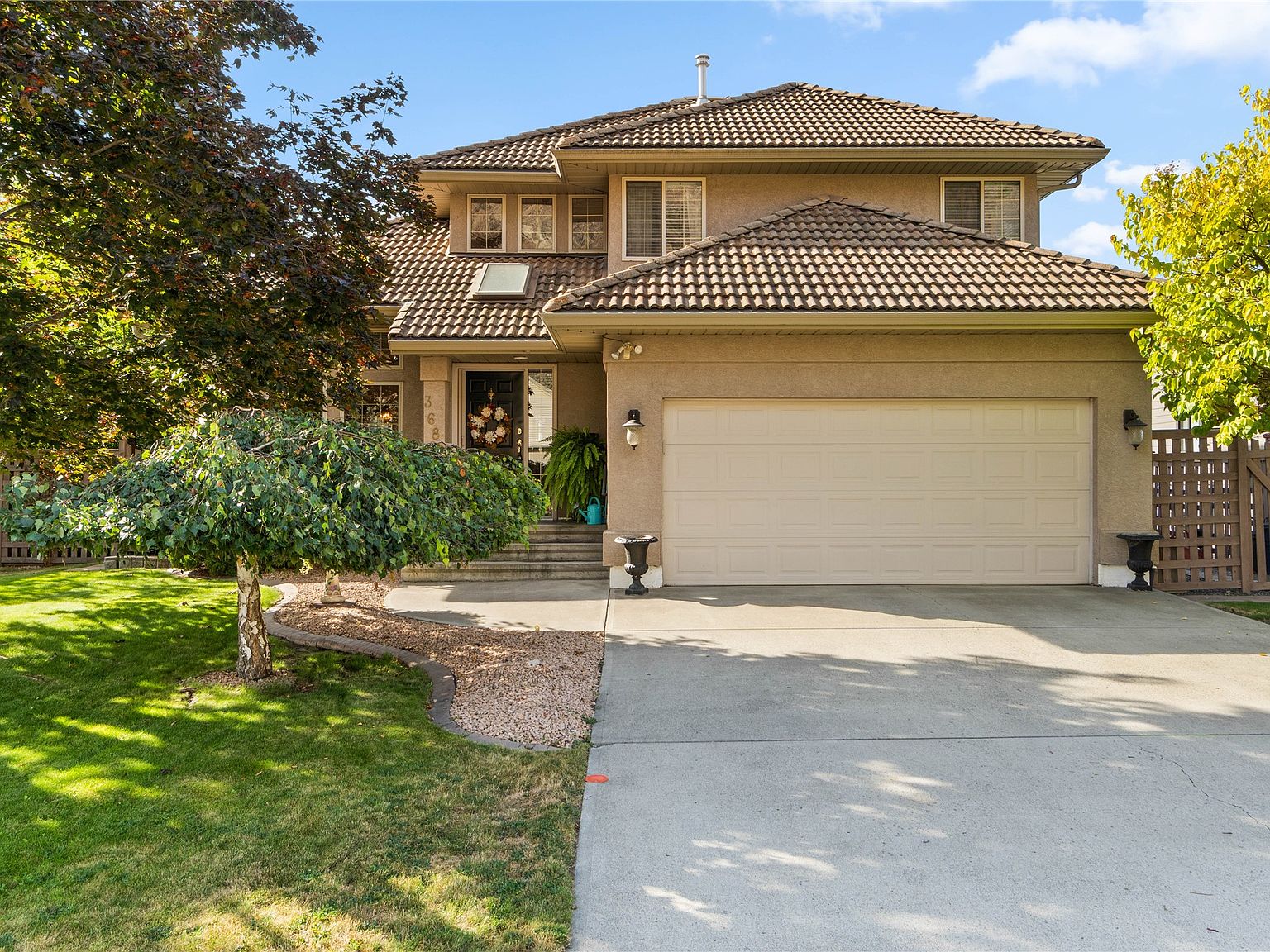 3689 Navatanee Dr