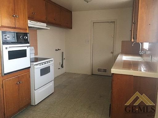 2nd image of 2707 Gill Ave