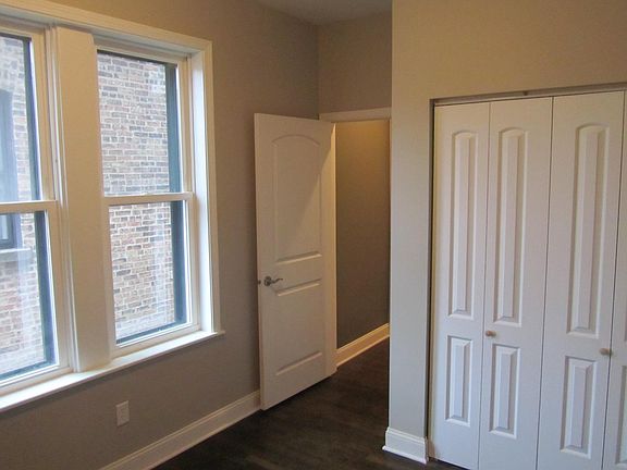 3rd image of 2557 W Wilson Ave #3