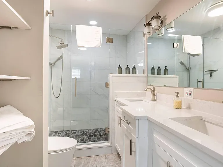 2109 W Cordelia St — Photo 2