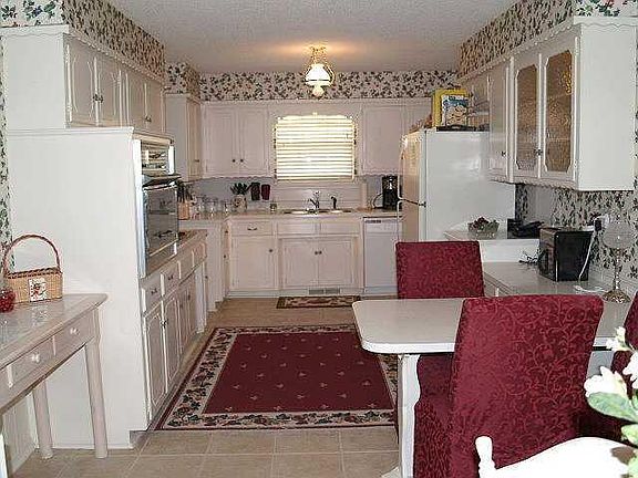 4th image of 9513 Essex Ave