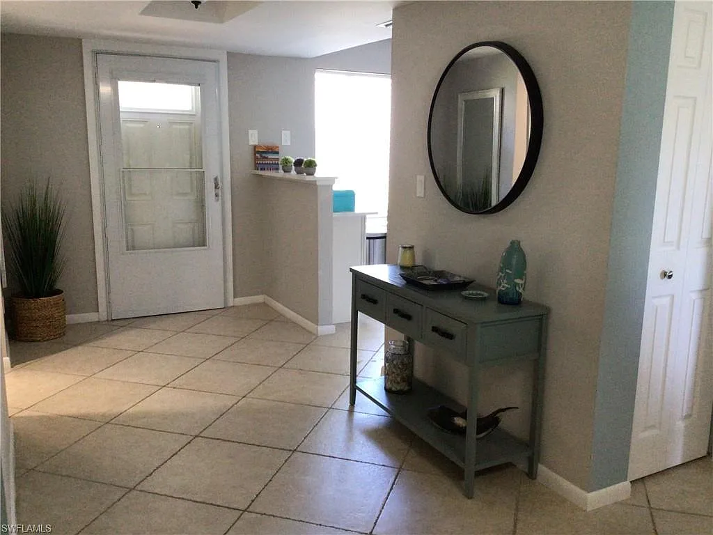 2 bed, 2.0 bath, 1335 sqft, $5,000 — Photo 3