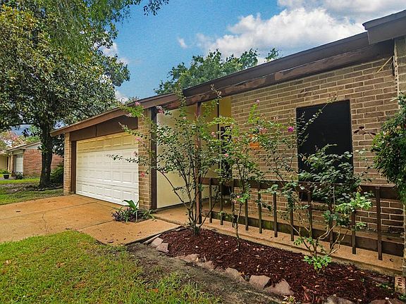2nd image of 7527 Flair Oaks Dr