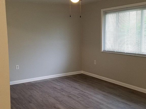 2nd image of 638 Osborn Ave