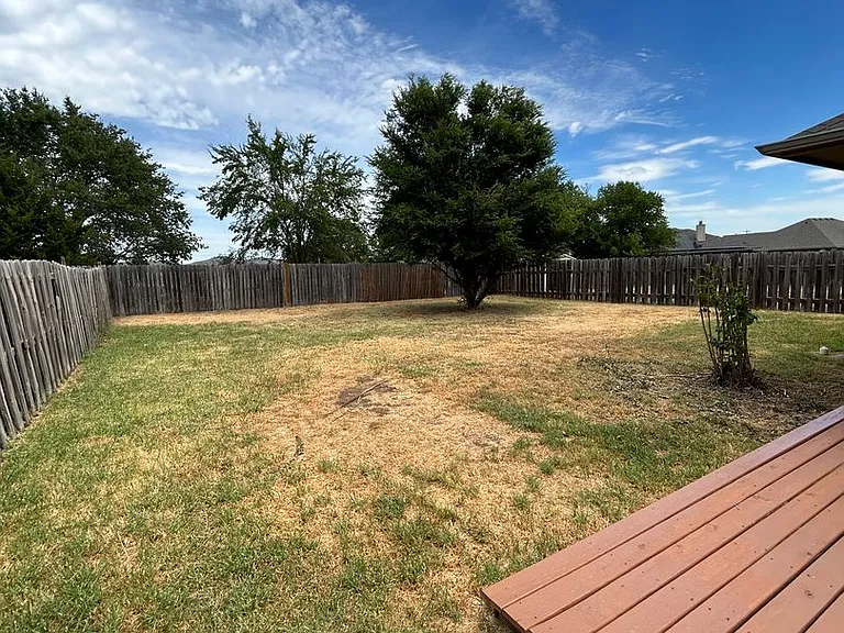 211 NW Cherry Ave — Photo 29