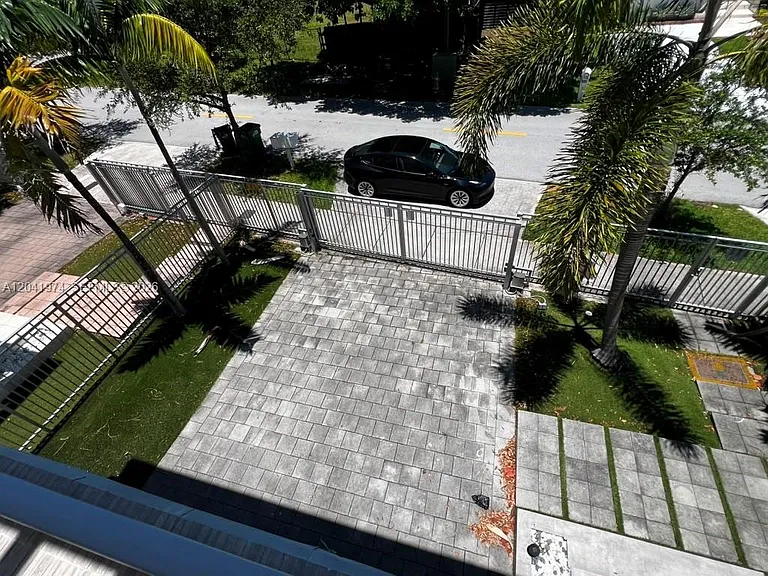18975 Atlantic Blvd — Photo 2