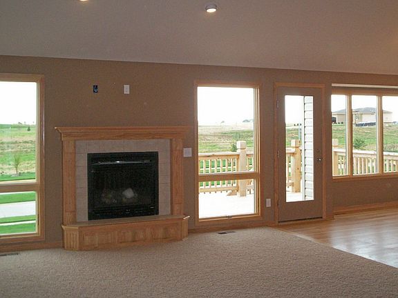 LR w/vaulted ceiling, fireplace, open to dining area, cedar deck 