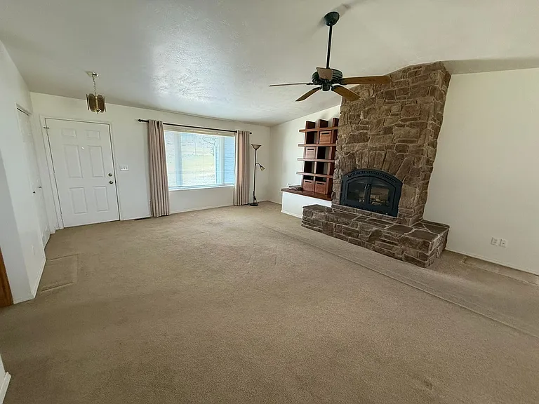 1687 Simpson Ln — Photo 22