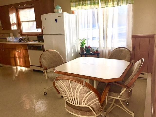 Dining area/kitchen