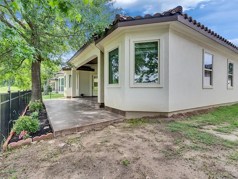 16011 Bridges Fairway Ln — Photo 7