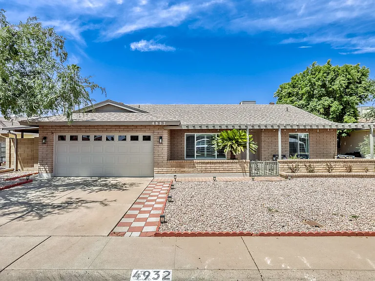 4932 W Mercer Ln — Photo 1