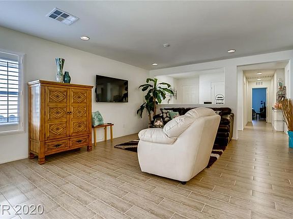 3rd image of 741 Topocoba St